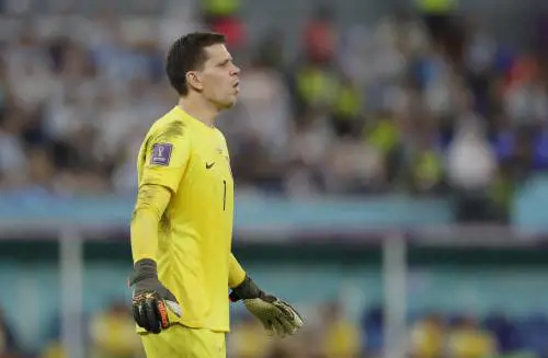 L'Inter tifa Juve: Szczesny libera Sommer