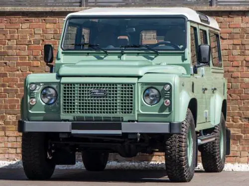 Land Rover Defender, tra passato e presente