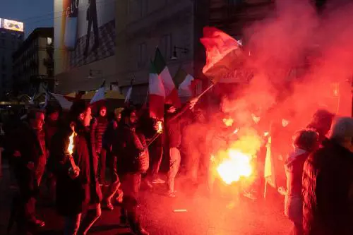 A Milano torna il "patentino antifascista" per manifestare. La Russa: "Roba da soviet"