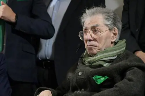 Così Giorgetti ha salvato Bossi dalla "soffitta". "Usa il mio ufficio, tanto io sarò sempre al Mef"