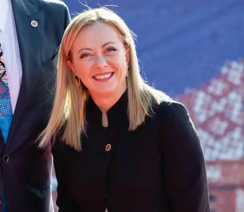 Meloni avanti su Pos e 18App. "Bonus cultura solo ai poveri"