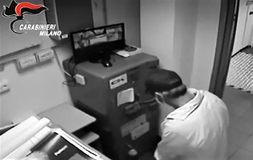 Rapine con l'auto della defunta: così agiva la banda dei ladri di pensioni 