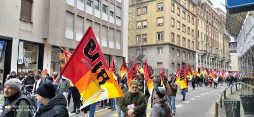 "Meloni fuori dalla Scala". Il diktat choc dei sindacati