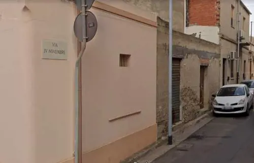 Basta "via IV novembre" o "via Garibaldi". Cosa succede alle strade