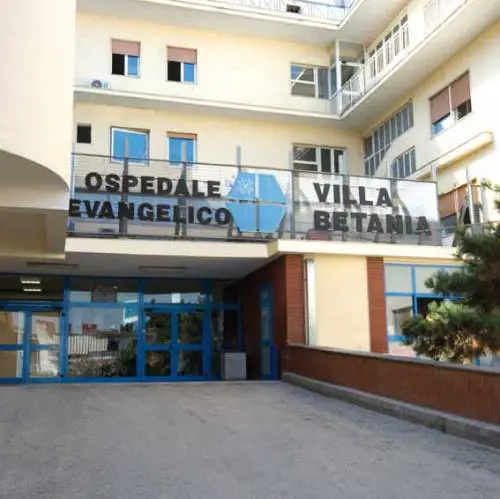 "Un minuto in più e sarebbe morto". Bimbo di un anno salvato dai carabinieri