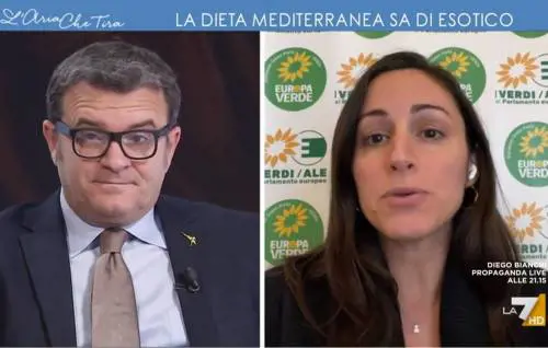 "Ma cosa sta dicendo?". Centinaio sbotta con la deputata dei Verdi