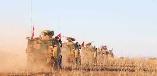 Ankara muove le truppe e avvisa gli Usa: a cosa punta il Sultano