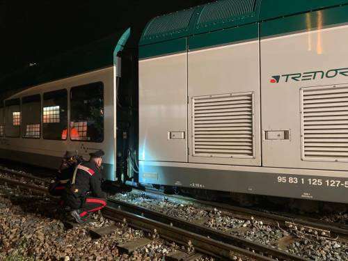 Paura nel Bresciano: il treno riparte dalla stazione e deraglia