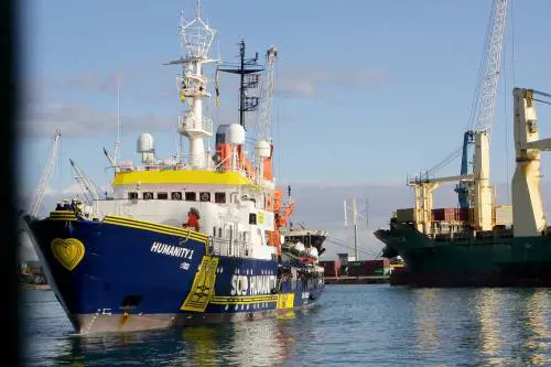 Dopo le donazioni milionarie, la stretta: Ong in rivolta contro Scholz