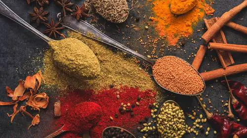 Spezie: sapore in cucina e tanti benefici per la salute