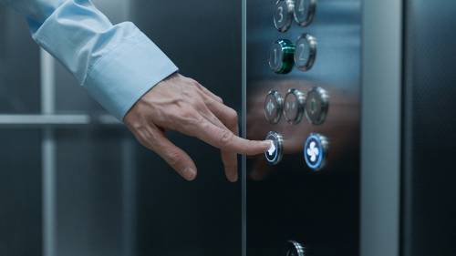 Quanto consuma un ascensore condominiale: come risparmiare
