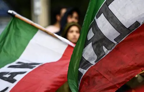Iran, condannati a morte un calciatore e un attore. Proteste a New York