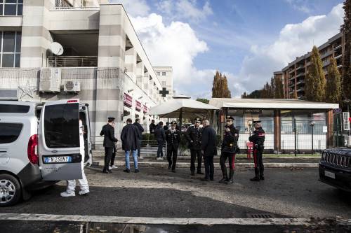 "Aveva 170 proiettili, pronto per la fuga". Nuovi dettagli sul killer di Roma
