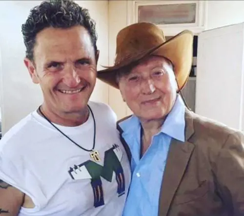 "Non so come farò senza di te". Lutto per Enzo Salvi, muore il padre