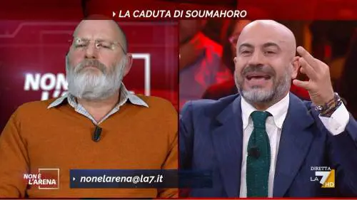 "Caccia su Soumahoro", "Non faccia la predica". In studio scoppia la lite