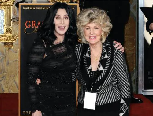 "Se n'è andata". Lutto per Cher: morta la madre