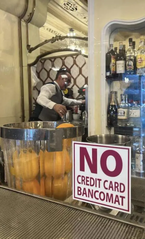 La pasticceria genovese oggetto del post di Selvaggia Lucarelli