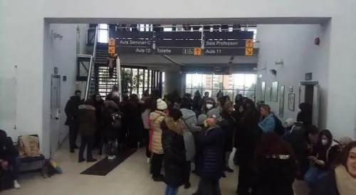I tremori e le labbra nere: cos'è successo a Palermo