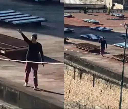 Terrore a scuola, 44enne minaccia gli studenti con una pistola