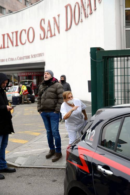 Colpito con un machete nel parcheggio dell'ospedale, grave un medico