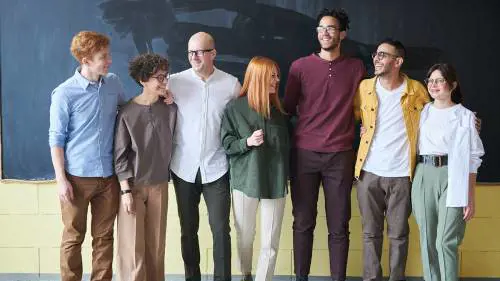 Uomini sempre più alti: perché crescono il doppio rispetto alle donne
