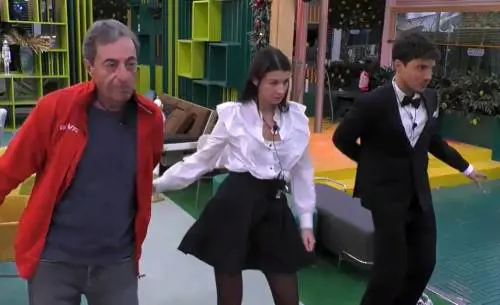 "Perché la conoscono?". La Mercoledì dance al Gf vip, scoppia la polemica