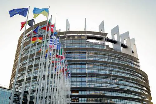Blitz della polizia nella sede del Ppe a Bruxelles: indagini su un eurodeputato tedesco
