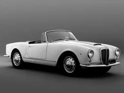 Lancia Aurelia Spider, da sessant’anni icona da "Sorpasso"