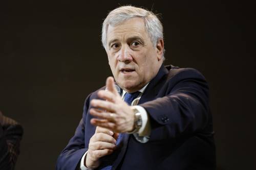 "Basta gettare fango". Tajani replica a muso duro a Bonomi sull'Europarlamento