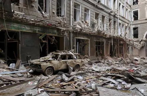 Morire di cuore sotto le bombe, lo strazio della guerra non è mai cambiato