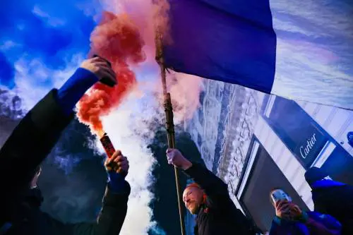 Fischio finale sull'"integrazione razziale" in campo. Adesso si torna a sfidarsi davvero nelle banlieue