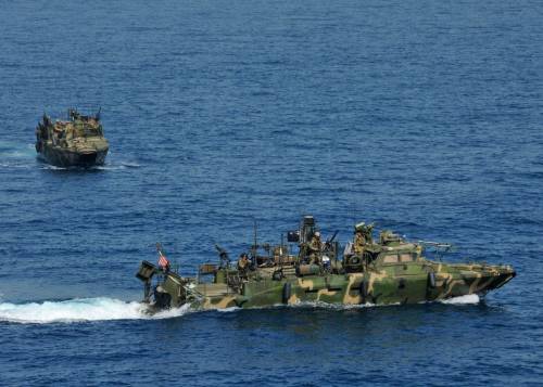 Manovre di disturbo e navi a contatto: è alta tensione tra Usa e Iran