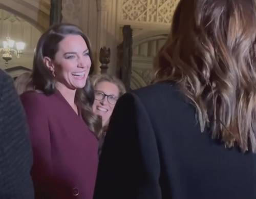 Kate incanta al Concerto di Natale: così ruba la scena ai Sussex