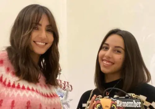 "Mi dicono che sono brutta ma...". La lezione di maturità della figlia di Ambra Angiolini