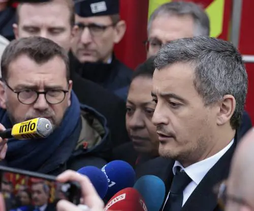 E in città scoppia la rivolta nella minoranza. Guerriglia contro la polizia: "Non ci proteggete"