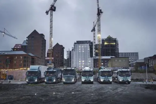 Volvo Trucks incrementa l’offerta di camion elettrici 