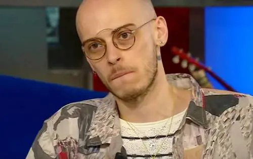 "Periferie fuori controllo". Aggredito dal branco Jonathan Bazzi