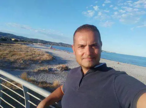 "L'ho stretta come fosse mia figlia". Una 26enne voleva buttarsi dal ponte