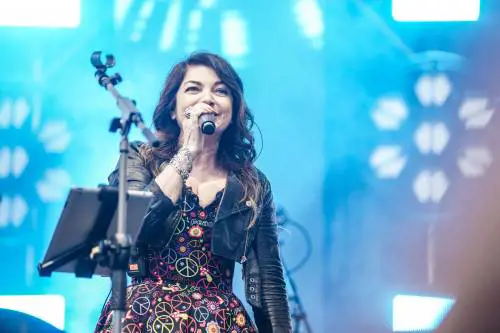 "Mi sento la mamma di tutti i bambini". Cristina D'Avena confessa il suo rimpianto