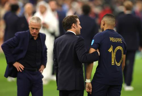 Mbappé ignora Macron a fine partita: il fastidio dell’asso francese 