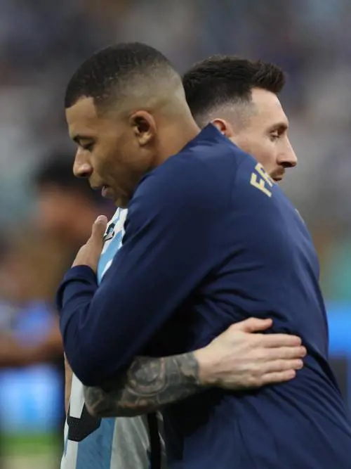 Il pianto di Mbappé e quello di Messi: anche i campioni sono umani