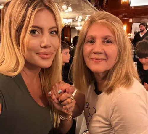 "Ipocrita e incoerente". Bufera social su Wanda Nara: ecco cos'è successo