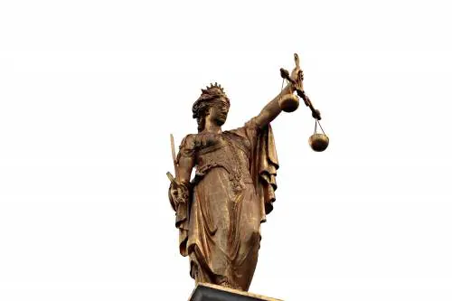 Viaggi e gioielli. La "macchina dei favori" del giudice Errede