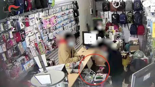 Truffa Rdc, arrestato titolare internet point per riciclaggio