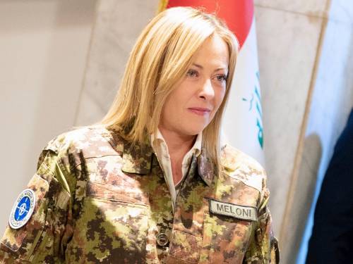 "L'Iraq è un Paese amico". La Meloni porta il saluto dell'Italia ai soldati all'estero