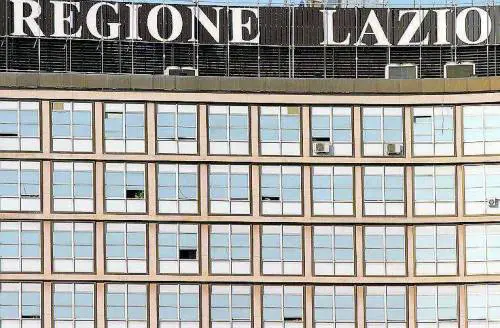 Rifiuti e liste d'attesa ospedali, lo scontro per le Regionali si accende