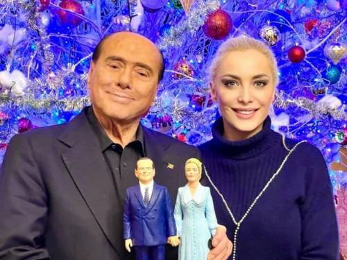Foto in famiglia e addobbi: dal Cav alla Meloni, gli auguri dei leader