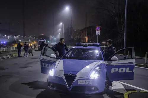 L'intervento delle forze dell'ordine e dei mezzi sanitari al carcere Beccaria