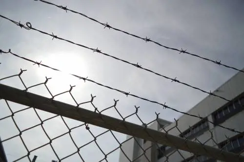 Il boss evade dal super carcere. Un giallo la fuga con le lenzuola