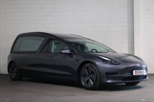 Tesla Model 3 in versione carro funebre